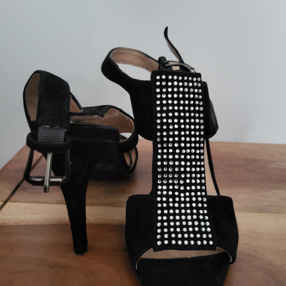 Chic Black Heels with Sparkling Accents